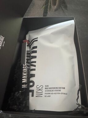 IL MAKIAGE White and Black Skincare Suncare Pouch